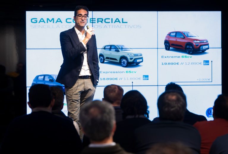 Range Rover Sport PHEV: cómo funciona el sistema enchufable que le da etiqueta 0