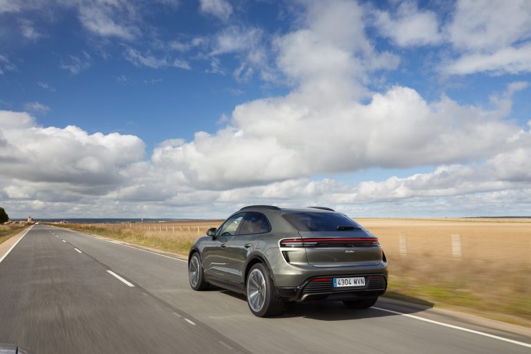 Ranking de potencia de carga DC: SUV premium etiqueta 0 ordenados por kW pico y minutos 10-80%