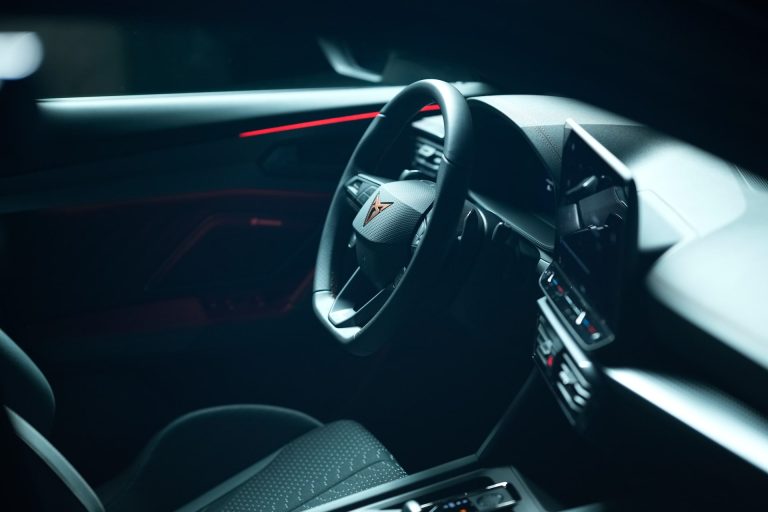 Cómo elegir un SUV PHEV para uso urbano en 2026: autonomía eléctrica mínima, potencia AC y peso Cómo elegir un SUV PHEV para uso urbano en 2026: autonomía eléctrica mínima, potencia AC y peso