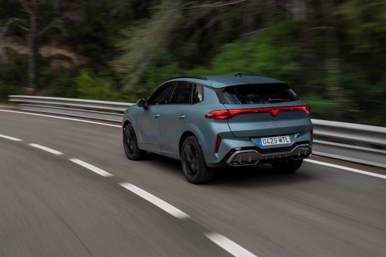 Ranking de SUV PHEV 2026 por relación autonomía eléctrica / precio: los enchufables que más euros por kilómetro EV ofrecen Ranking de SUV PHEV 2026 por relación autonomía eléctrica / precio: los enchufables que más euros por kilómetr