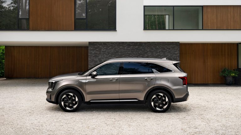 KIA Sorento PHEV vs Hyundai Santa Fe PHEV: dos SUV-D coreanos de siete plazas enchufables comparados