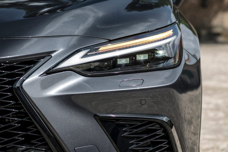 Lexus NX 450h+ a examen: cómo reparte 309 CV entre eje delantero térmico y eje trasero eléctrico un SUV-C prem