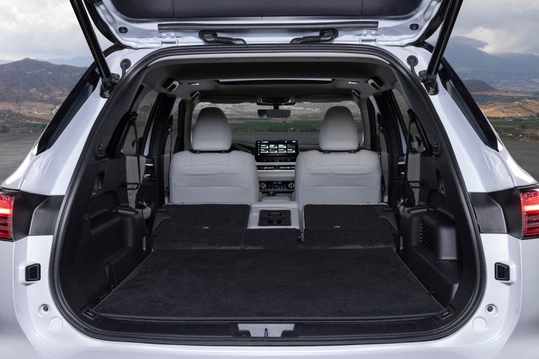 Mitsubishi Outlander PHEV vs Toyota RAV4 PHEV: dos filosofías japonesas del SUV-C enchufable enfrentadas en eficiencia Mitsubishi Outlander PHEV vs Toyota RAV4 PHEV: dos filosofías japonesas del SUV-C enchufable enfrentadas en ef