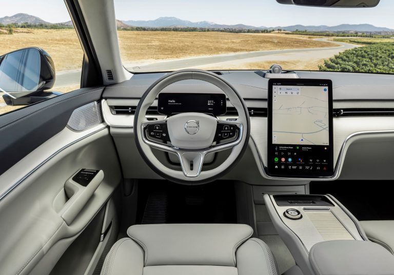 Volvo EX90 vs Mercedes-Benz EQS SUV: dos SUV-E premium eléctricos de siete plazas comparados Volvo EX90 vs Mercedes-Benz EQS SUV: dos SUV-E premium eléctricos de siete plazas comparados