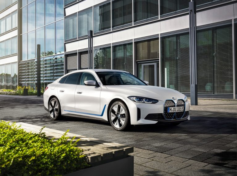 BMW i4 vs Polestar 2: dos compactos eléctricos premium enfrentados en autonomía, dinámica y carga DC BMW i4 vs Polestar 2: dos compactos eléctricos premium enfrentados en autonomía, dinámica y carga DC