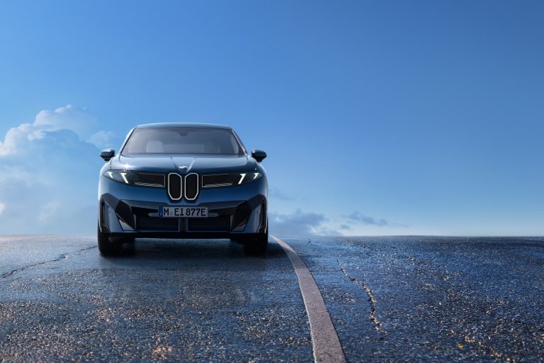 Cómo funciona el domain controller central de un SUV premium moderno: del ECU distribuido al zonal en 2026 Cómo funciona el domain controller central de un SUV premium moderno: del ECU distribuido al zonal en 2026