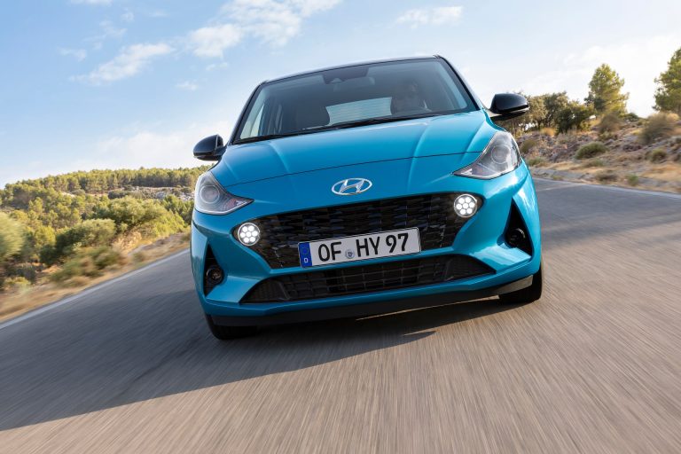 Hyundai i10 vs KIA Picanto: dos utilitarios urbanos térmicos del grupo coreano enfrentados en coste de uso y equipamiento Hyundai i10 vs KIA Picanto: dos utilitarios urbanos térmicos del grupo coreano enfrentados en coste de uso y e