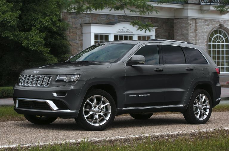 Jeep Grand Cherokee 4xe a examen: cómo entrega 380 CV combinados y tracción total un SUV-D americano PHEV en u