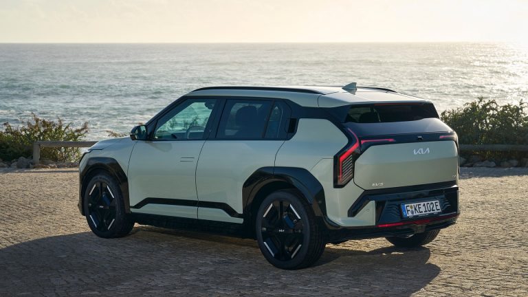 KIA EV4 a examen: cómo integra la plataforma E-GMP en un compacto berlina la carga a 800V y la eficiencia en a