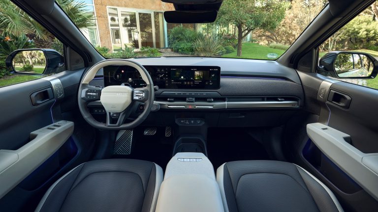 KIA EV4 a examen: cómo aterriza la plataforma E-GMP en un compacto eléctrico coreano y qué cambia frente al SUV KIA EV4 a examen: cómo aterriza la plataforma E-GMP en un compacto eléctrico coreano y qué cambia frente al SU