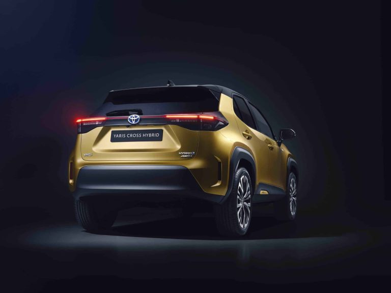 Toyota Yaris Cross vs Renault Captur E-Tech: dos SUV-B híbridos urbanos enfrentados en consumo real y equipami