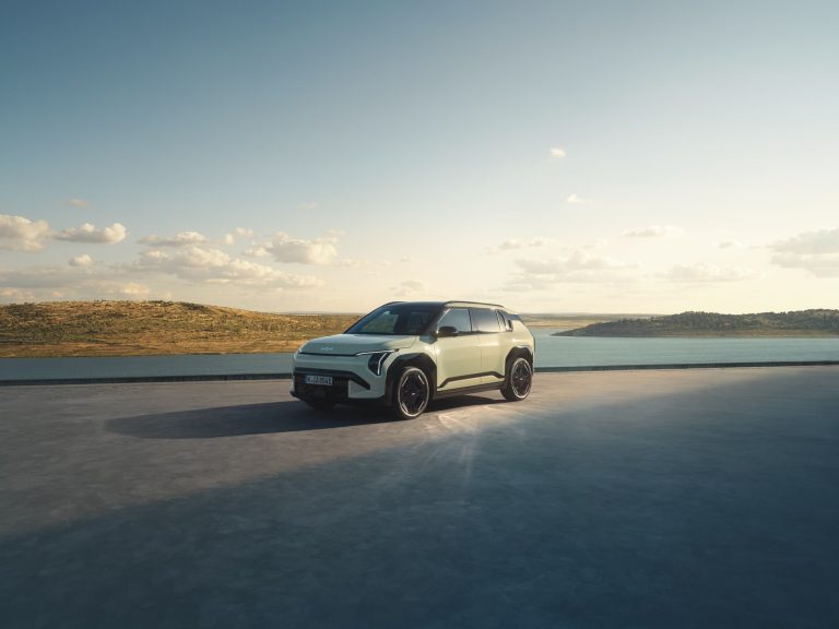 Ranking de compactos eléctricos 2026 con mejor potencia de carga DC pico y tiempo real 10-80% bajo los 45.000