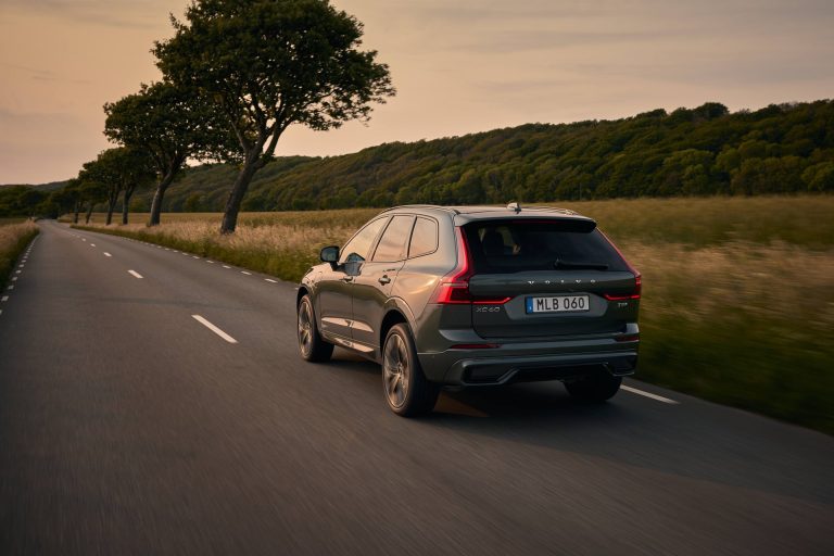 Volvo XC60 vs BMW X3 vs Lexus NX: tres SUV-C premium híbridos enchufables enfrentados en equipamiento de seguridad y tecnología de a bordo Volvo XC60 vs BMW X3 vs Lexus NX: tres SUV-C premium híbridos enchufables enfrentados en equipamiento de segur