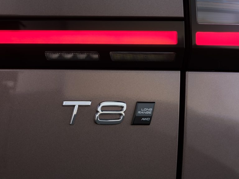 Ranking de SUV-D premium híbridos enchufables 2026 por dotación tecnológica de serie entre 70.000 y 100.000 € Ranking de SUV-D premium híbridos enchufables 2026 por dotación tecnológica de serie entre 70.000 y 100.000 €