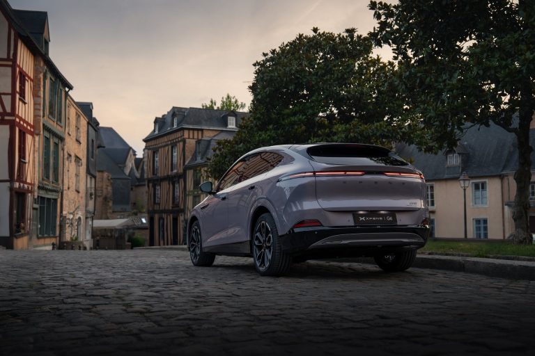 XPENG G6 vs Tesla Model Y: arquitectura 800V, curva de carga DC y software cara a cara XPENG G6 vs Tesla Model Y: arquitectura 800V, curva de carga DC y software cara a cara
